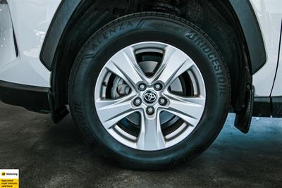 2021 Toyota RAV4 - Thumbnail