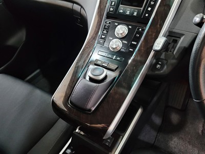 2013 Toyota Sai - Thumbnail