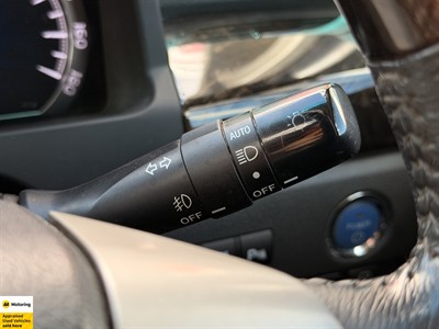 2012 Toyota Alphard - Thumbnail