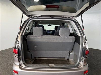 2005 Toyota Estima - Thumbnail