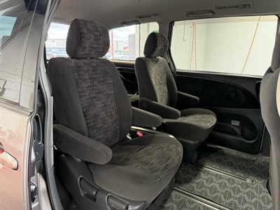 2005 Toyota Estima - Thumbnail