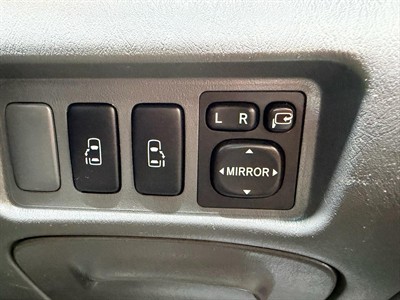 2005 Toyota Estima - Thumbnail