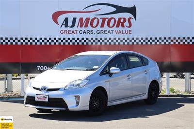 2015 Toyota Prius - Thumbnail