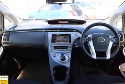 2015 Toyota Prius - Thumbnail