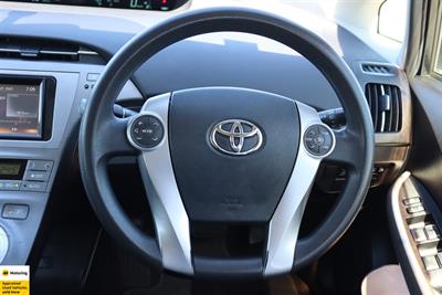 2015 Toyota Prius - Thumbnail