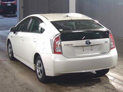 2014 Toyota Prius - Thumbnail