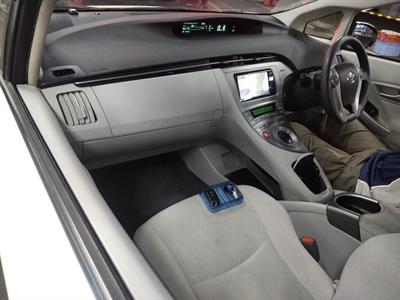 2014 Toyota Prius - Thumbnail