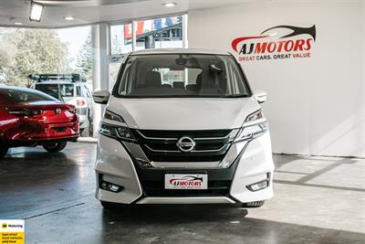 2017 Nissan Serena - Thumbnail