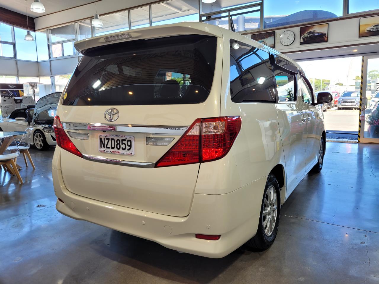 2012 Toyota Alphard