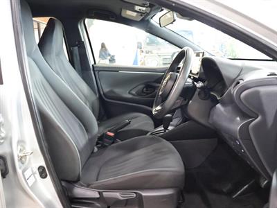 2022 Toyota Yaris - Thumbnail