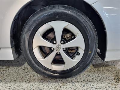 2012 Toyota Prius - Thumbnail