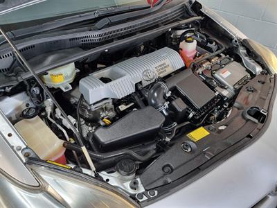 2012 Toyota Prius - Thumbnail