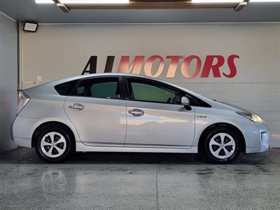 2012 Toyota Prius - Thumbnail