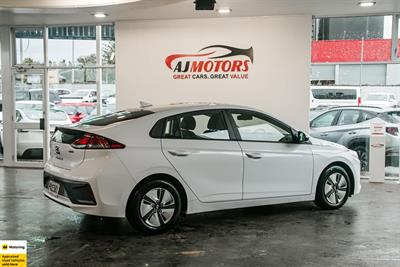2022 Hyundai IONIQ - Thumbnail
