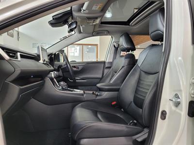 2021 Toyota RAV4 - Thumbnail