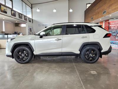 2021 Toyota RAV4 - Thumbnail