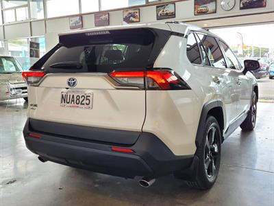 2021 Toyota RAV4 - Thumbnail