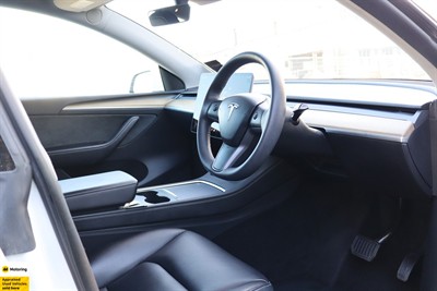 2022 Tesla Model Y - Thumbnail