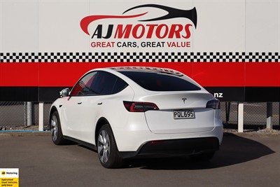 2022 Tesla Model Y - Thumbnail