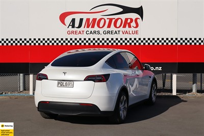 2022 Tesla Model Y - Thumbnail