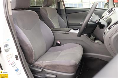 2013 Toyota Prius - Thumbnail