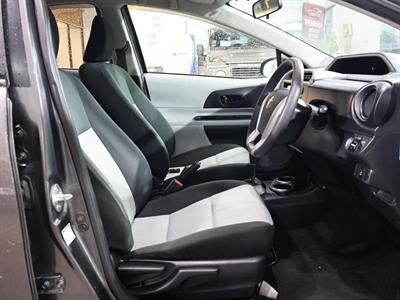 2013 Toyota Aqua - Thumbnail