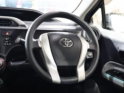 2013 Toyota Aqua - Thumbnail