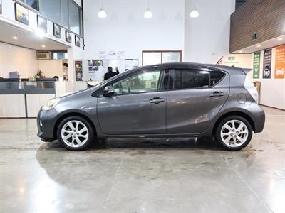 2013 Toyota Aqua - Thumbnail