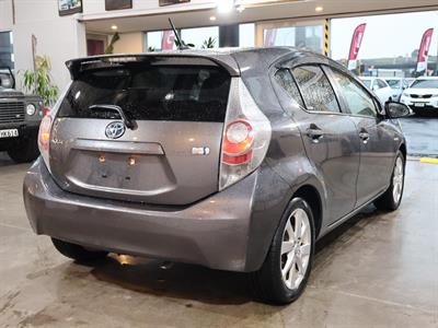 2013 Toyota Aqua - Thumbnail