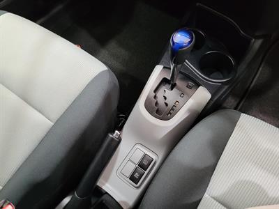 2013 Toyota Aqua - Thumbnail