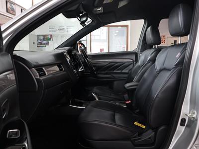 2018 Mitsubishi Outlander - Thumbnail