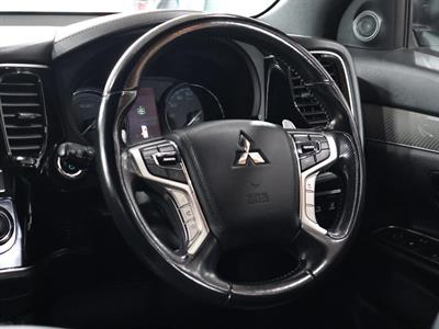 2018 Mitsubishi Outlander - Thumbnail