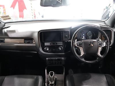 2018 Mitsubishi Outlander - Thumbnail