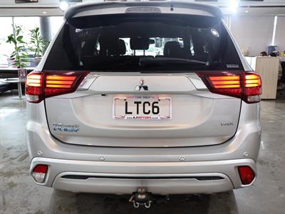 2018 Mitsubishi Outlander - Thumbnail