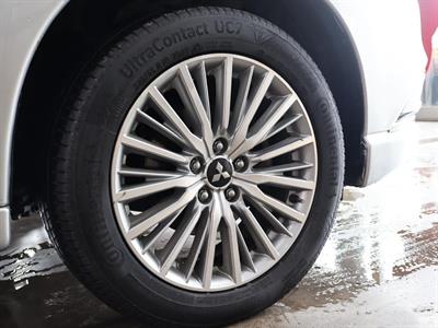 2018 Mitsubishi Outlander - Thumbnail