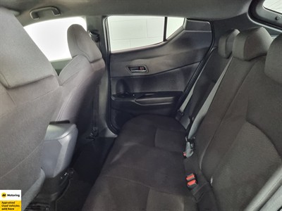 2016 Toyota C-HR - Thumbnail