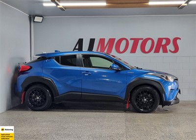 2016 Toyota C-HR - Thumbnail