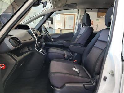 2020 Nissan Serena - Thumbnail