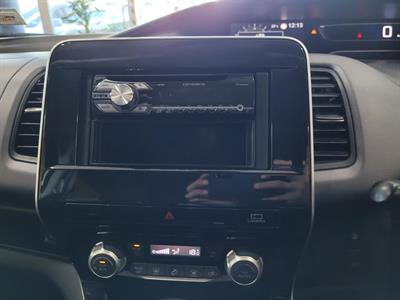 2020 Nissan Serena - Thumbnail