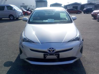 2017 Toyota Prius - Thumbnail