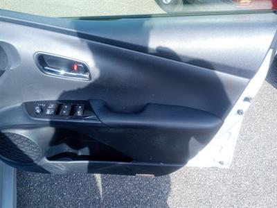 2017 Toyota Prius - Thumbnail
