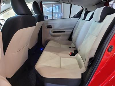 2013 Toyota Aqua - Thumbnail