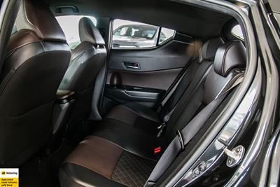 2017 Toyota C-HR - Thumbnail