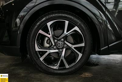 2017 Toyota C-HR - Thumbnail