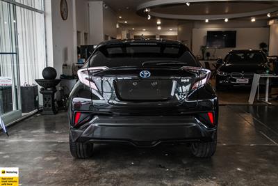 2017 Toyota C-HR - Thumbnail