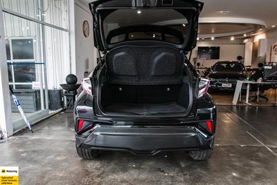 2017 Toyota C-HR - Thumbnail