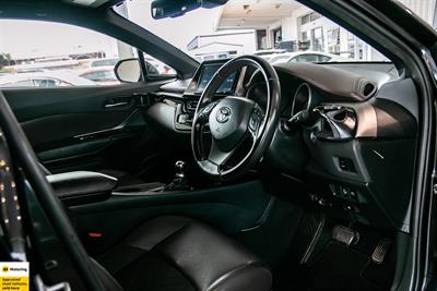 2017 Toyota C-HR - Thumbnail