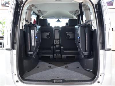 2015 Nissan Serena - Thumbnail