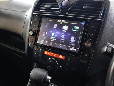 2015 Nissan Serena - Thumbnail