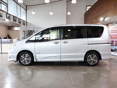 2015 Nissan Serena - Thumbnail